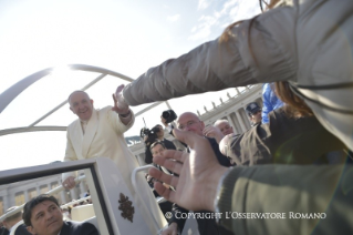 Audiencja Generalna Katecheza Papiźea Franciszka:  Otwórzcie drzwi migrantom